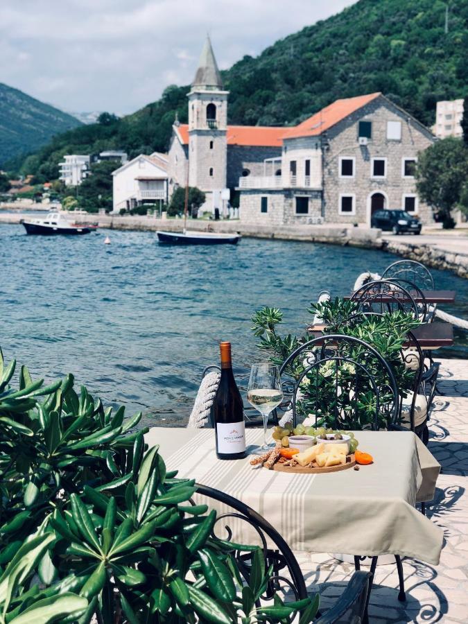 Hotel Carrubba Donja Lastva Bagian luar foto