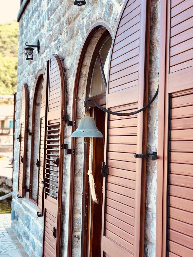 Hotel Carrubba Donja Lastva Bagian luar foto