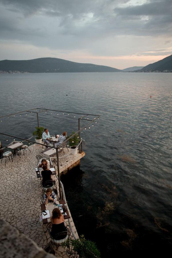 Hotel Carrubba Donja Lastva Bagian luar foto