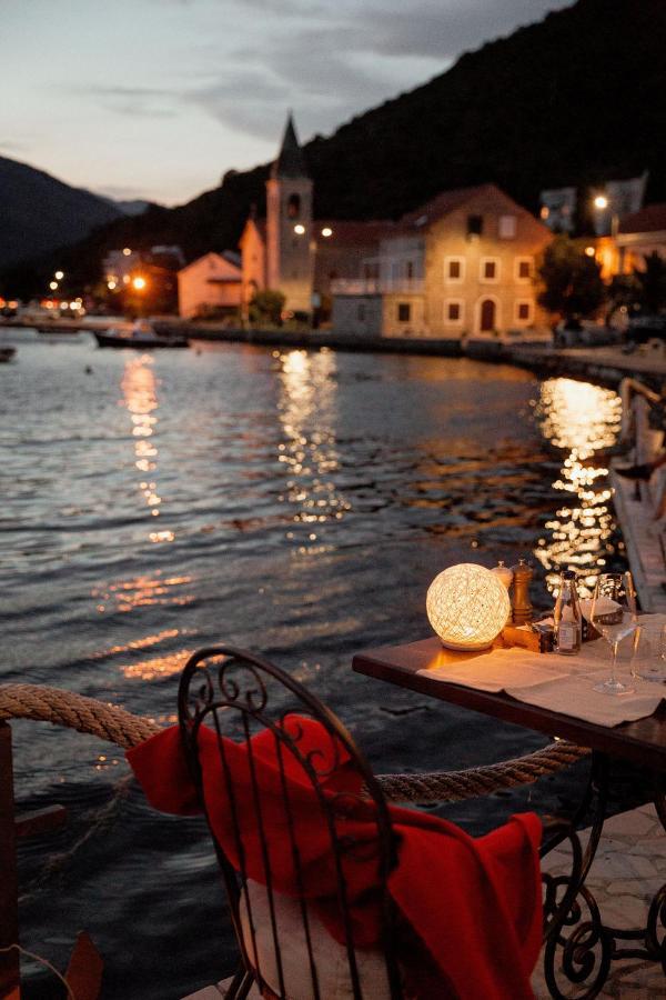 Hotel Carrubba Donja Lastva Bagian luar foto