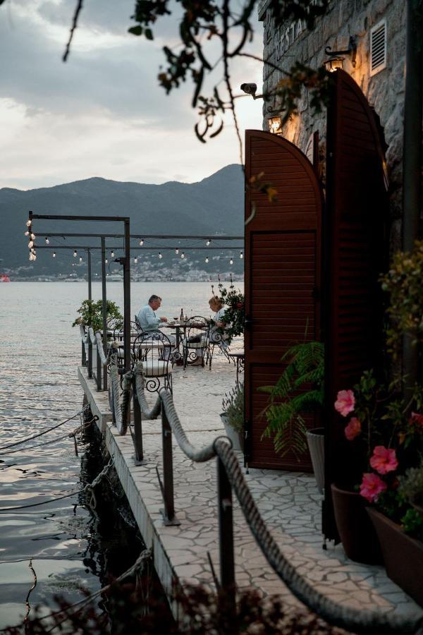 Hotel Carrubba Donja Lastva Bagian luar foto