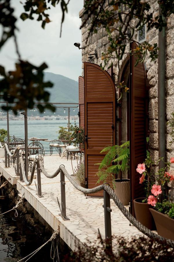 Hotel Carrubba Donja Lastva Bagian luar foto