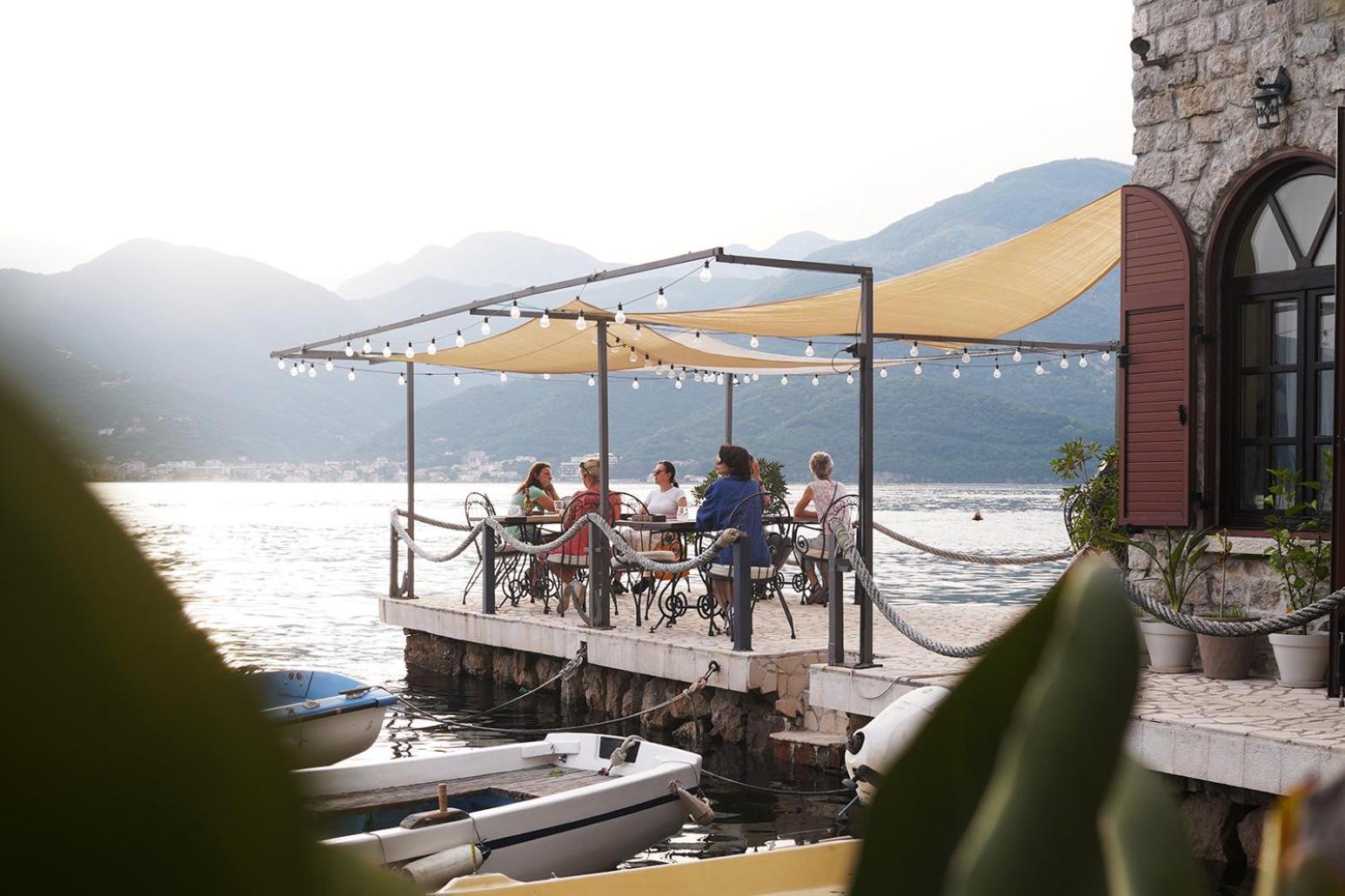 Hotel Carrubba Donja Lastva Bagian luar foto