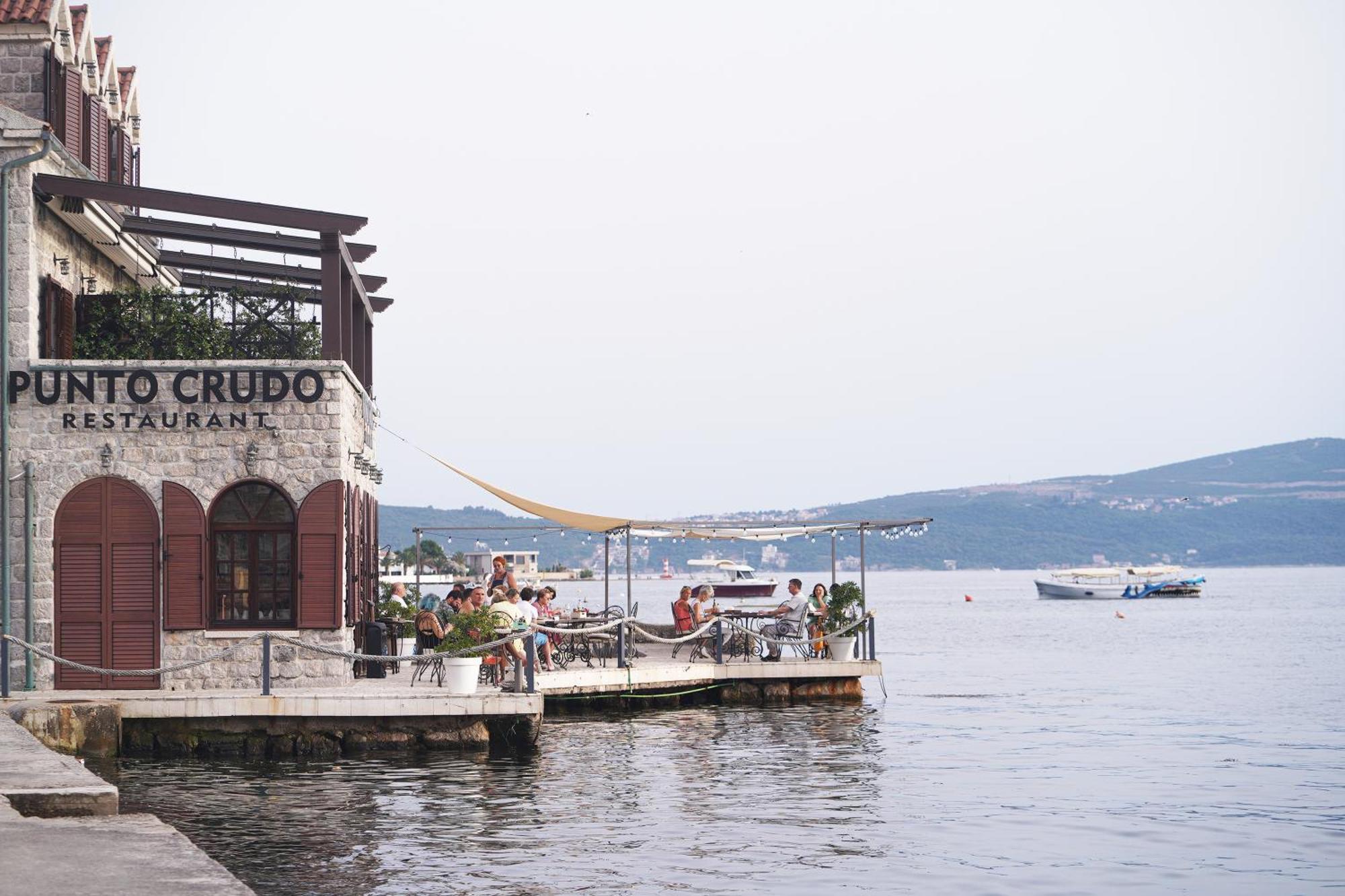 Hotel Carrubba Donja Lastva Bagian luar foto