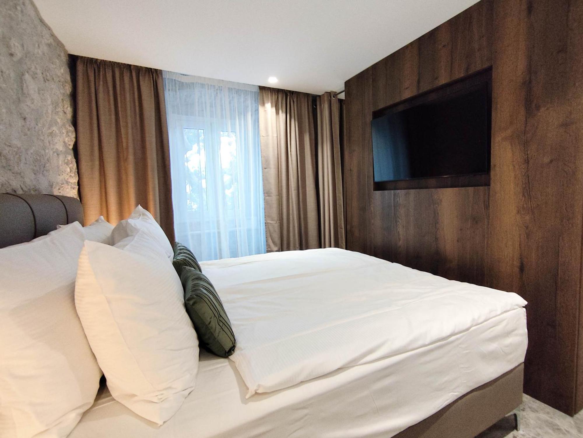 Hotel Carrubba Donja Lastva Ruang foto