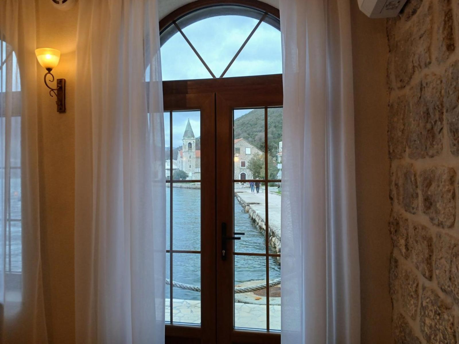 Hotel Carrubba Donja Lastva Ruang foto