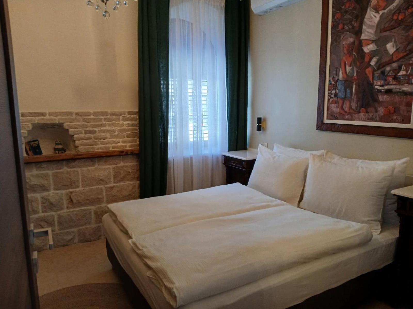 Hotel Carrubba Donja Lastva Bagian luar foto
