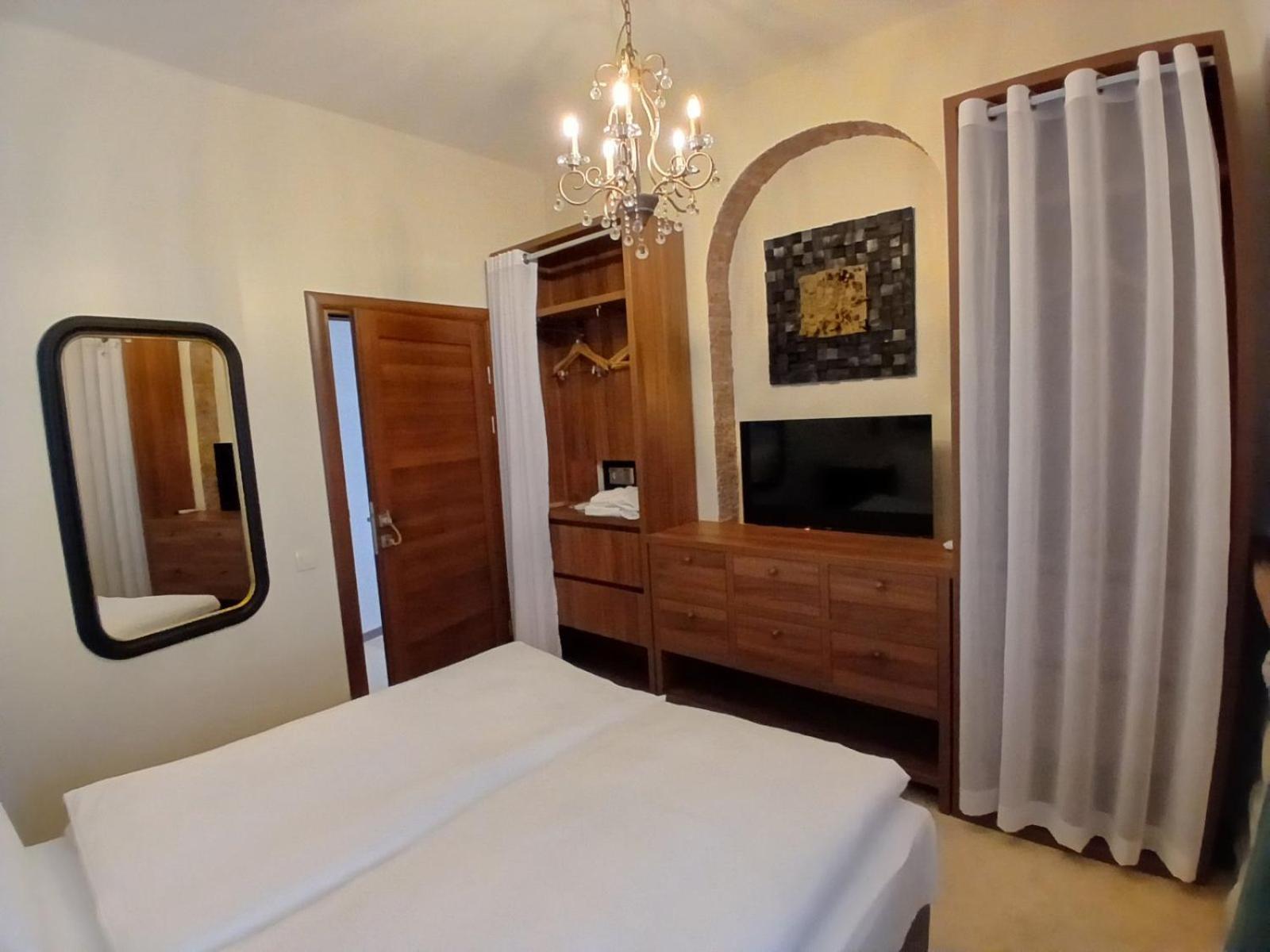 Hotel Carrubba Donja Lastva Bagian luar foto