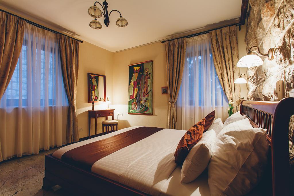 Hotel Carrubba Donja Lastva Bagian luar foto
