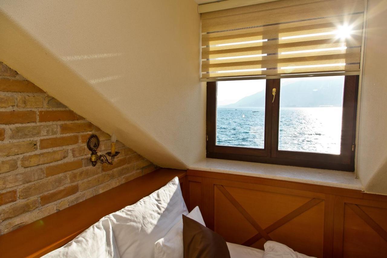 Hotel Carrubba Donja Lastva Bagian luar foto