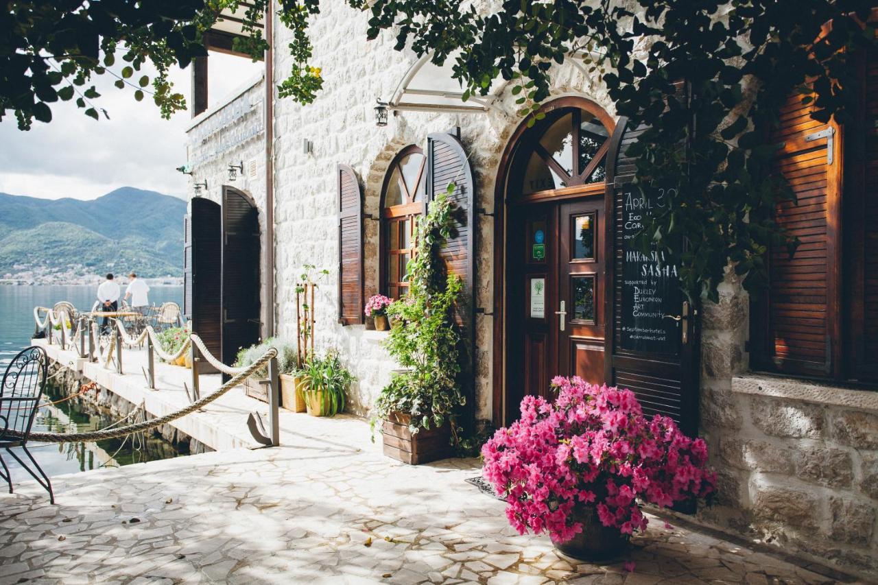 Hotel Carrubba Donja Lastva Bagian luar foto